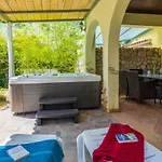 بيت للعطل Lee House, Wi-fi,free Parking, Hot Tube بيروغ