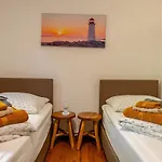 Prázdninový dům Lee House, Wi-fi,free Parking, Hot Tube *