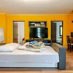 Lee House, Wi-fi,free Parking, Hot Tube Peroj