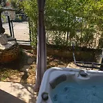 Lee House, Wi-fi,free Parking, Hot Tube Peroj