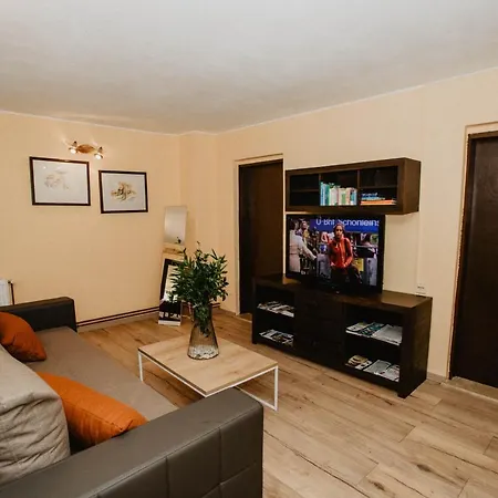 Lee House, Wi-fi,free Parking, Hot Tube Tatil Evi