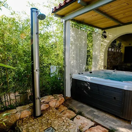 Feriehus Lee House, Wi-fi,free Parking, Hot Tube Peroj