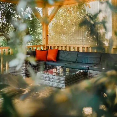 Lee House, Wi-fi,free Parking, Hot Tube * Peroj