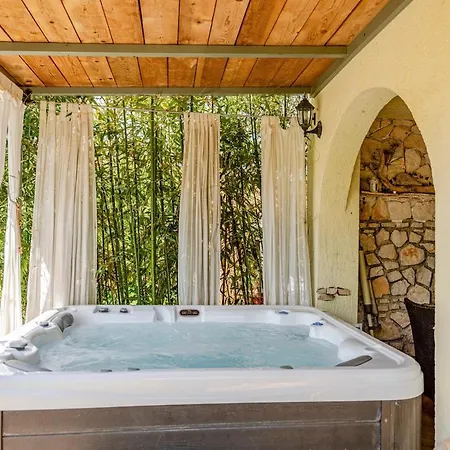 Semesterbostad Lee House, Wi-fi,free Parking, Hot Tube