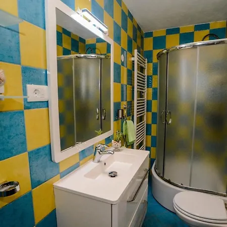 Semesterbostad Lee House, Wi-fi,free Parking, Hot Tube Peroj