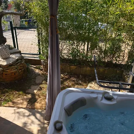 Lee House, Wi-fi,free Parking, Hot Tube Peroj