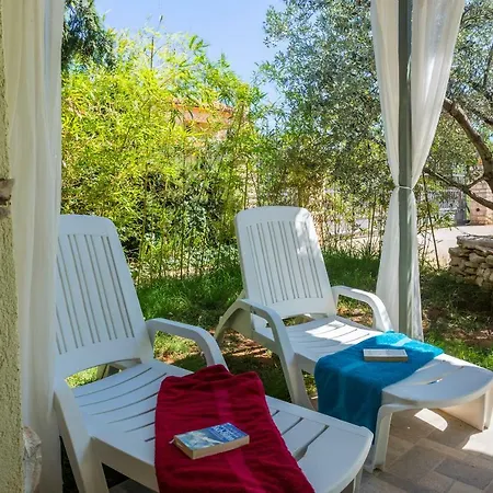 Lee House, Wi-fi,free Parking, Hot Tube Peroj