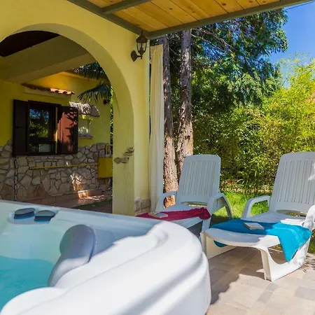 Lee House, Wi-fi,free Parking, Hot Tube Feriehus *