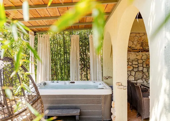 Lee House, Wi-fi,free Parking, Hot Tube Prázdninový dům Peroj