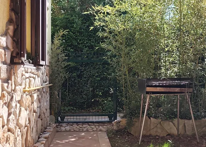 Prázdninový dům Lee House, Wi-fi,free Parking, Hot Tube Peroj